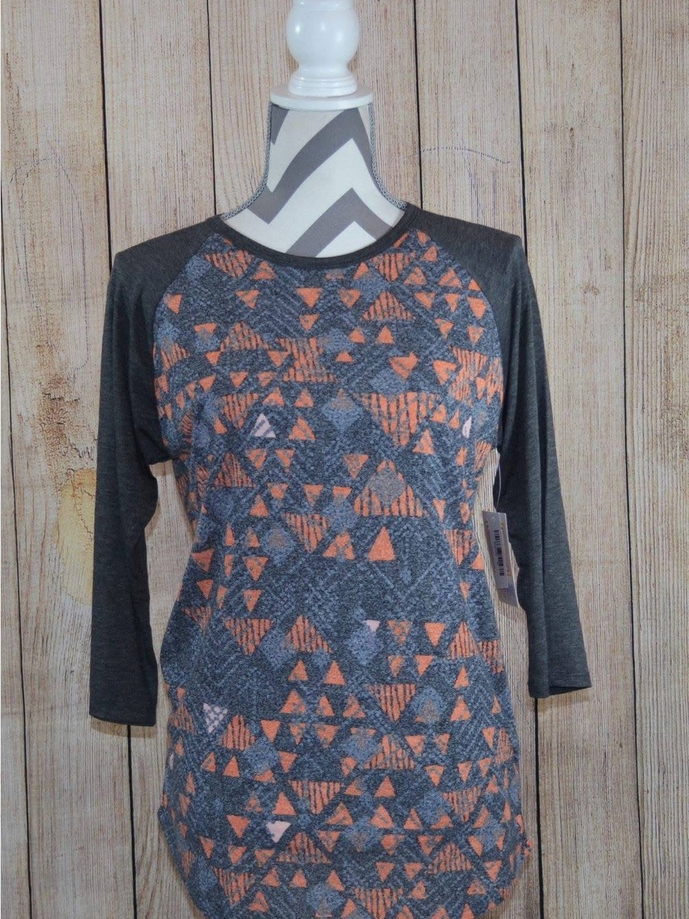 LuLaRoe Randy Gray Raglan Top with Coral Triangle Pattern
